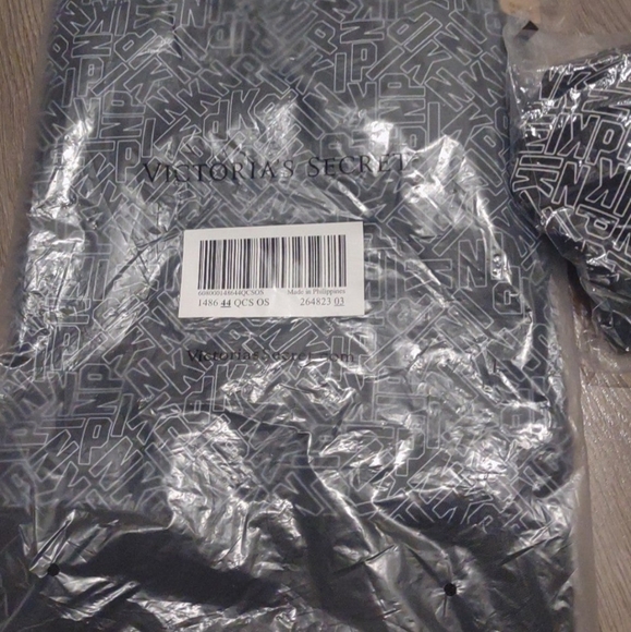 Victoria secret -3Pc Black & White Logo Set "Tote, Bra-36D, & Thong-Large - Picture 3 of 6